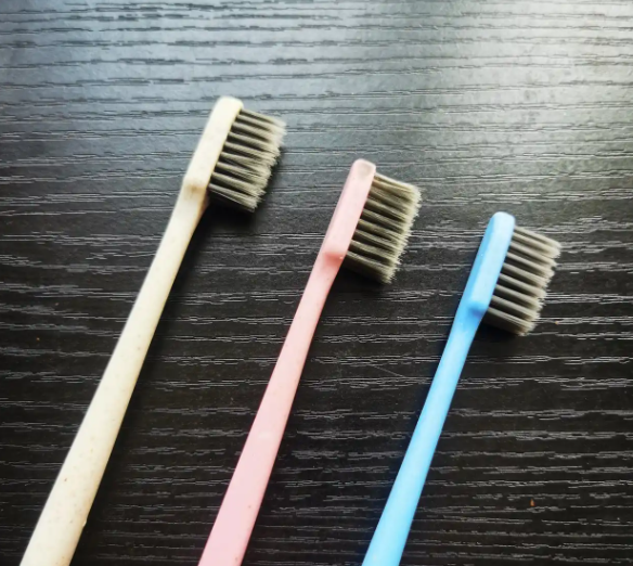 酒店一次性牙刷别乱用！这种刷头正在悄悄伤牙龈